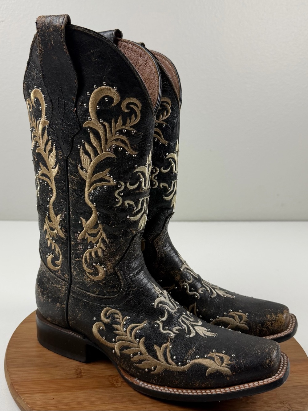 Circle G by Corral Distressed Embroidered Leather Western Boots